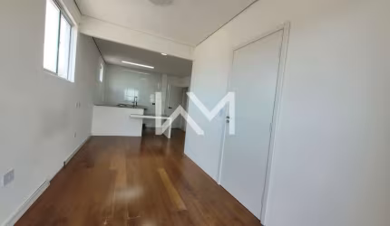 Kitnet à venda, 31m2, varanda com vista livre, toda envidraçada, piso tábua, porcelanato  Jardim Ad