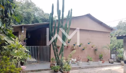Oásis de Tranquilidade: Encante-se com Este Espaçoso Imóvel na Zona Rural, a Passos do Lago Água Az