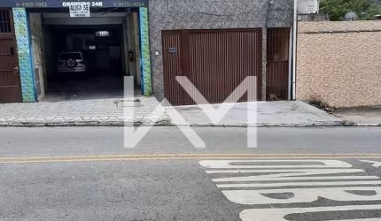 Casa para venda com 250 metros de terreno, 5 dormtórios, 3 vagas de garagem , ótima localização , J