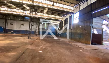 Galpão comercial à venda com 200m²  numa área total de 480m² a poucos metros da Rodovia Presidente