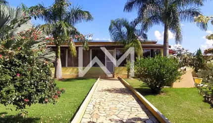 Encantador sítio com 7 dormitórios (sendo 3 suítes) à venda com área total de 10 mil m², em Três Co