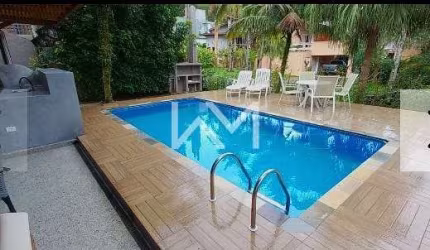 Maravilhosa Casa em Condominio à Venda com 200m², 4 dormitórios , piscina Aquecida, 4 vagas privati