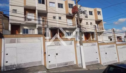 Excelente Sobrado à venda com 3 dormitórios, sendo 3 suítes, 4 banheiros, 6 vagas de garagem, 300m²