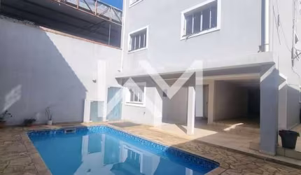 Sobrado à venda, com 5 quartos, 3 suítes, área gourmet com piscina e churrasqueira - Jardim Adriana