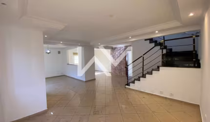 Sobrado à Venda com 4 quartos sendo 1 suíte com closet, 3 salas e 8 vagas de garagem - Parque Renat