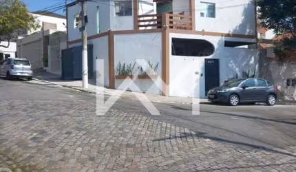 Maravilhosa casa à venda com 4 dormitórios, sendo 2 suítes, 4 banheiros, 450m²,  Imirim em São Paul