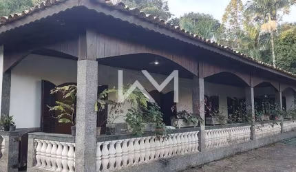 Excelente Chácara à venda com 4 dormitórios, 3 banheiros, 10 vagas de garagem, 404m² , Chácaras Cop