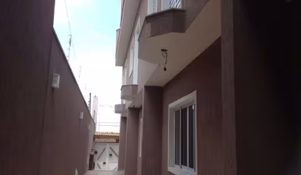 Sobrado de alto padrão no Jardim São Carlos: 3 quartos, 1 suíte, 2 salas, 2 banheiros, 1 vaga, 120m². Confira!