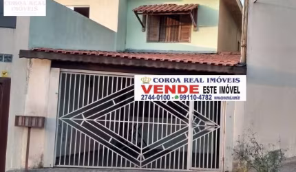 Casa à venda em Arthur Alvim, São Paulo-SP: 2 quartos, 2 salas, 2 banheiros e 2 vagas de garagem!