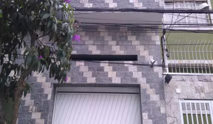 CASA NA GUILHERMINA COM 2 SUITES, CHURRASQUEIRA E 1 VAGA!
