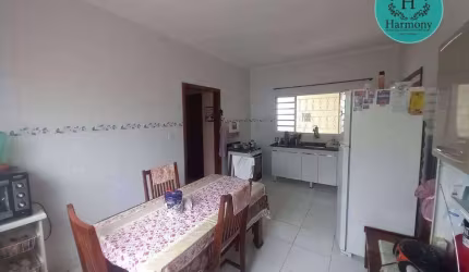 Linda eesaçosa casa na Vila Menino Jesus