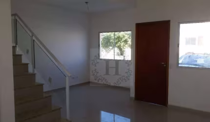 Sobrado com 3 dorms em condomínio !!!