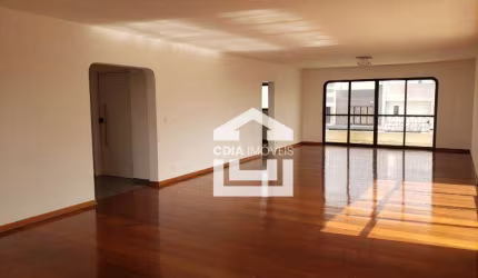 Cobertura para venda e locação com 6 suítes, 6 banheiros e 6 vagas de garagem. Localizado no Alto da Boa Vista.