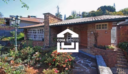 Casa residencial à venda com 3 dormitórios sendo 1suíte, 4 banheiros e 2 vagas, localizado no Sumaré.