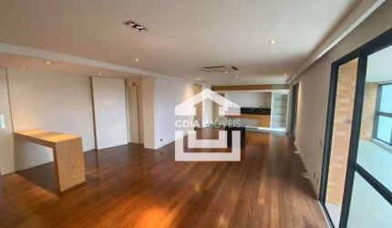 Apartamento à venda com 3 suítes, 4 banheiros e 4 vagas de garagem. Localizado no Panamby.
