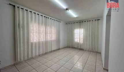 Sobrado com amplas acomodações na Vila Aurora