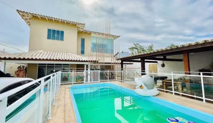 Casa duplex alto padrão pé na areia no  Foguete