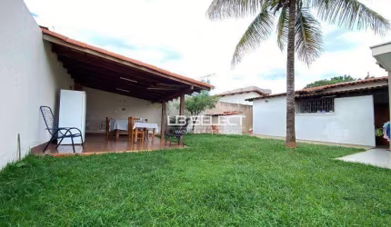 Casa com 4 quartos à venda, 211 m² por R$ 570.000 - Santa Mônica - Uberlândia/MG