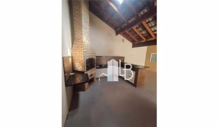 Sobrado no bairro Alto Umuarama com três suítes e ampla área gourmet.