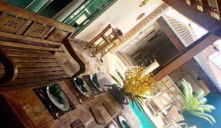 Casa alto padrão no bairro Cidade Jardim com três suítes e área gourmet.