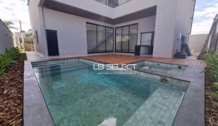 Sobrado luxuoso no Condomínio Golden Village com quatro suítes e varanda gourmet completa.