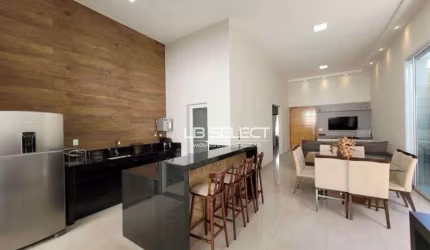 Casa alto padrão no bairro Alto Umuarama com três suítes e varanda gourmet completa.