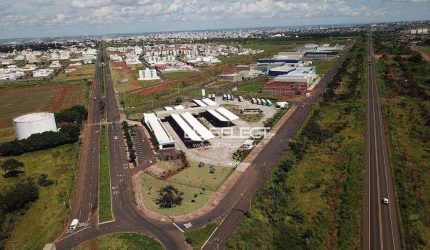 Terreno no bairro do Novo Mundo na beira da rodovia com 1.200 metros quadrados.