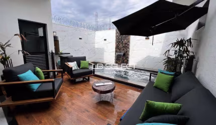 Casa alto padrão no Quinta Alto Umuarama com três quartos área gourmet completa.