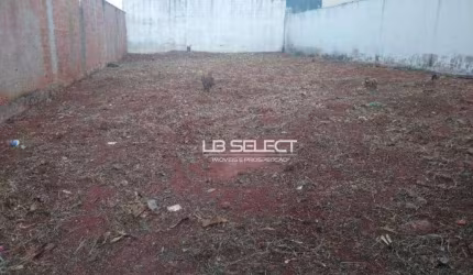 Terreno no bairro Santa Mônica com 360 metros quadrados.