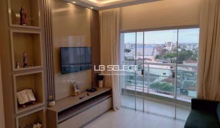 Apartamento no bairro Osvaldo Rezende com dois quartos, suíte e sala com sacada.