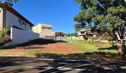 Terreno no Condomínio Solares da Gávea com 658 metros quadrados.