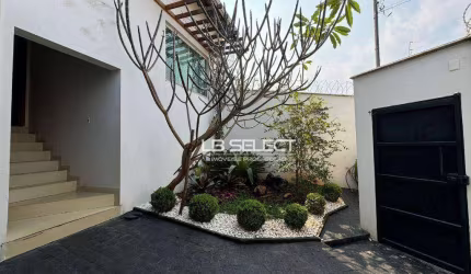 Casa com 3 dormitórios à venda, 286 m² por R$ 1.250.000,00 - Cidade Jardim - Uberlândia/MG
