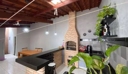 Casa com 3 dormitórios à venda, 200 m² por R$ 750.000,00 - Laranjeiras - Uberlândia/MG