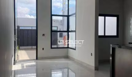 Casa com três quartos sendo uma suíte, jardim de inverno e garagem para dois carros.