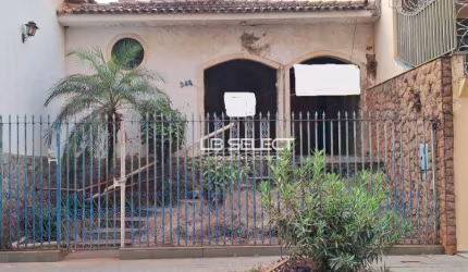 Casa no bairro Martins com sete quartos e cinco banheiros, duas vagas de garagem