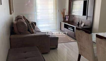 Apartamento no bairro Copacabana com dois quartos, suíte com closet e duas vagas livres de garagem.