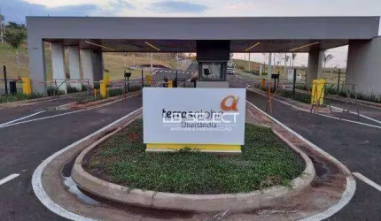 Terreno no condomínio Terras Alpha com 277 metros quadrados.