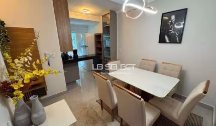 Apartamento no bairro Santa Mônica com dois quartos, armários planejados e elevador.