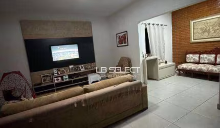 Casa no bairro Umuarama com três quartos, varanda gourmet e três vagas de garagem.