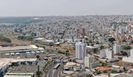 Terreno no bairro Santa Mônica com 300 metros.