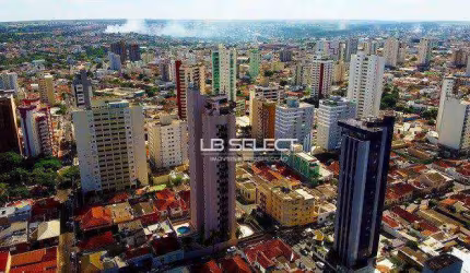 Imóvel comercial na Avenida Floriano Peixoto com seis lojas e um apartamento.