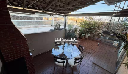 Cobertura no bairro Finotti com dois quartos e varanda gourmet.