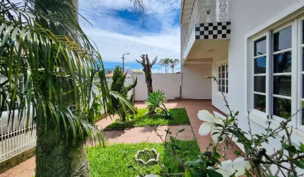 Casa com 3 quartos à venda no Carianos, Florianópolis , 206 m2 por R$ 1.300.000