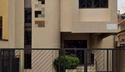 Prédio comercial com 3 andares