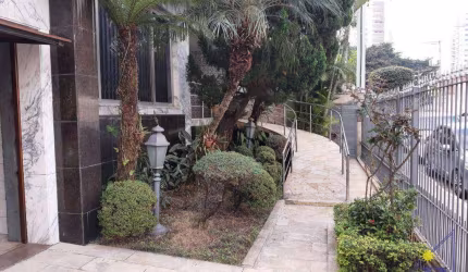 Casa com 4 dormitórios no Anália Franco