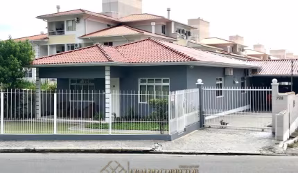 Casa para Venda em Florianópolis, Canasvieiras, 7 dormitórios, 2 suítes, 5 banheiros, 4 vagas