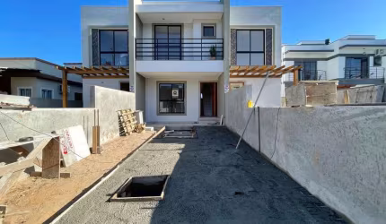 Casa para Venda em Florianópolis, São João do Rio Vermelho, 2 dormitórios, 2 suítes, 2 banheiros, 2 vagas