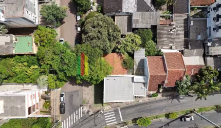 Terreno à venda na Rua Bezerra de Menezes, 178, Passo da Areia, Porto Alegre por R$ 348.000