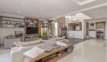 Casa com 4 quartos à venda na Rua Goitacaz, 333, Vila Assunção, Porto Alegre por R$ 1.690.000