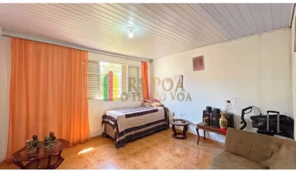 Casa com 3 quartos à venda na Rua Coronel Tisiano F. de Leoni, 240, Partenon, Porto Alegre por R$ 305.000